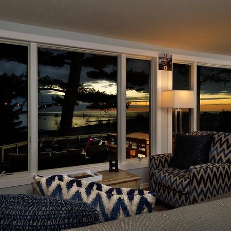 Looking Glass Beachfront Inn Grand Haven Exterior photo