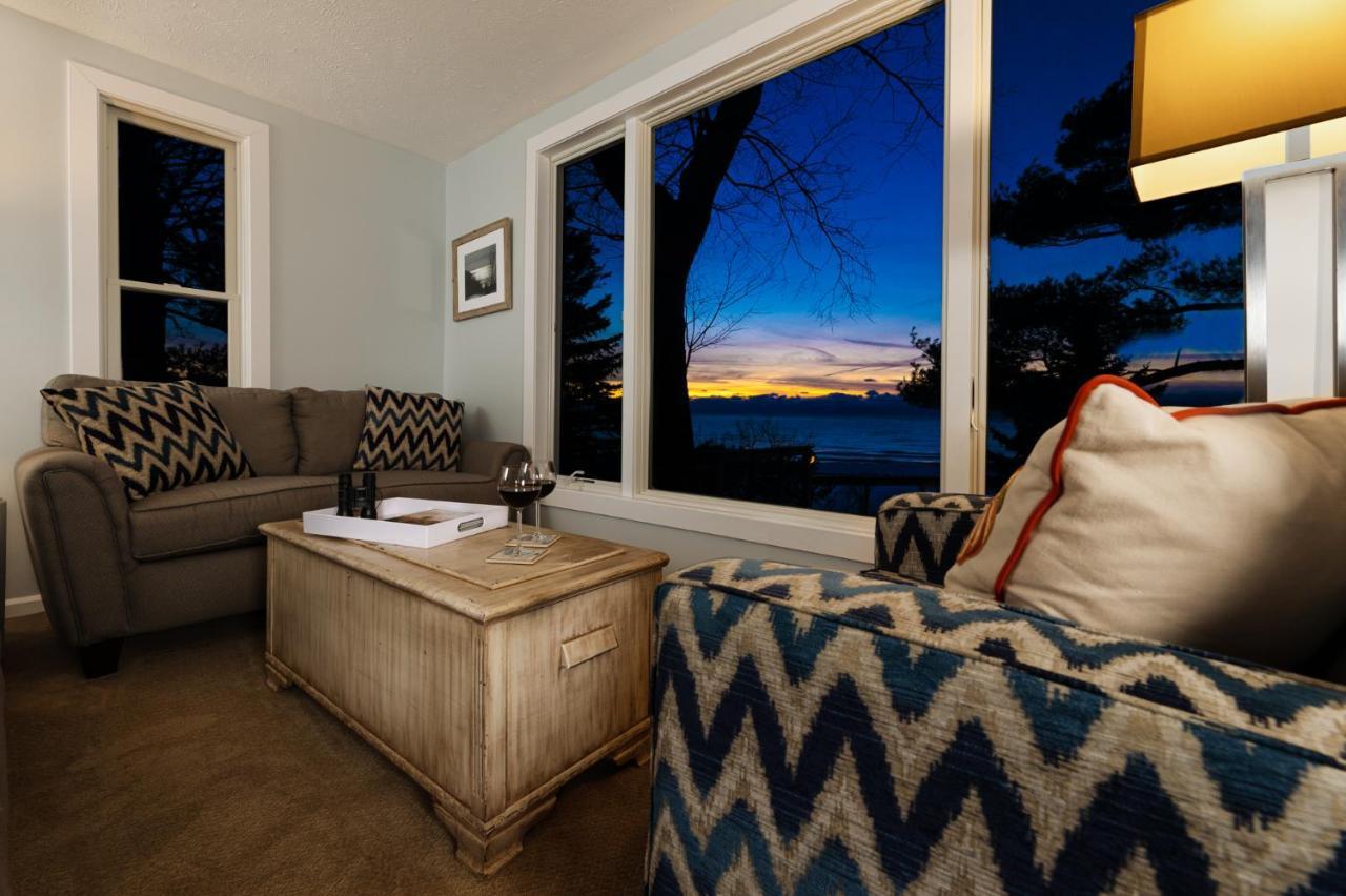 Looking Glass Beachfront Inn Grand Haven Exterior photo