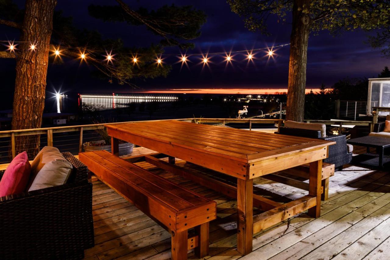 Looking Glass Beachfront Inn Grand Haven Exterior photo