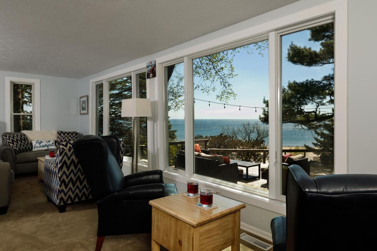 Looking Glass Beachfront Inn Grand Haven Exterior photo